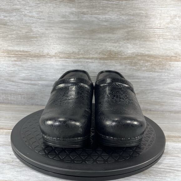 Dansko Women’s XP 2.0 Black Floral Tooled Leather Clogs Size EU 37 US 7 - Picture 2 of 9